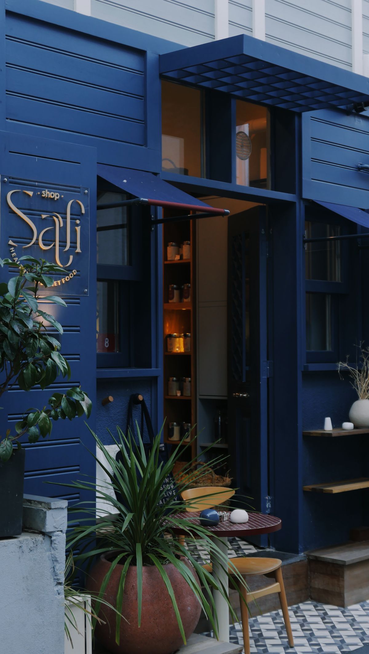 Commercial storefront entrance